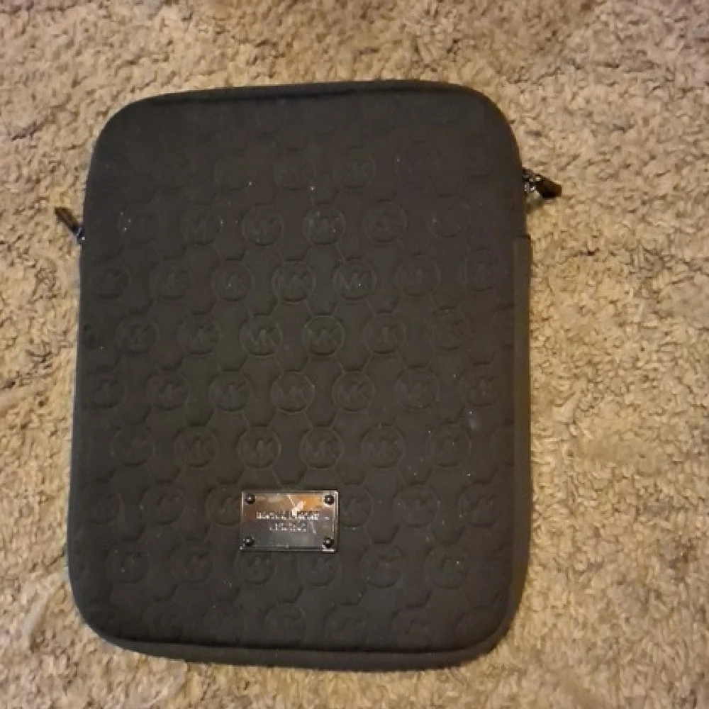 Michael Kors Elegant Black Tote